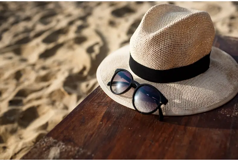 How to Get to Siesta Key Florida : Hat & Sunglass