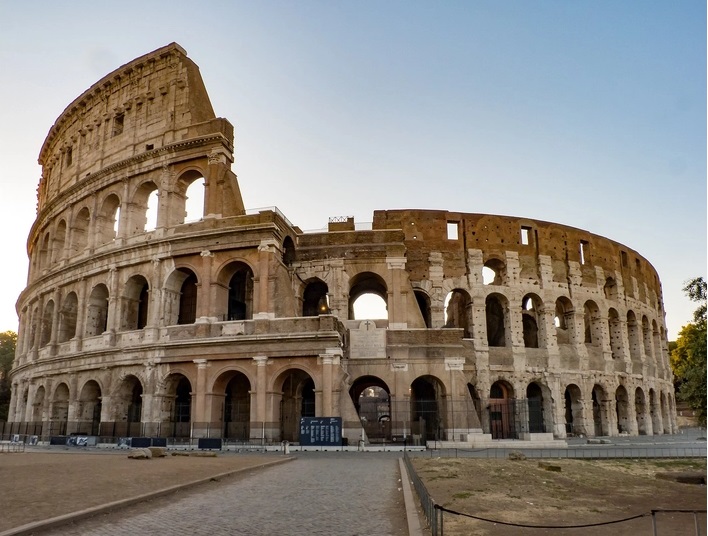 Must-Visit Destinations in Italy: Colosseum
