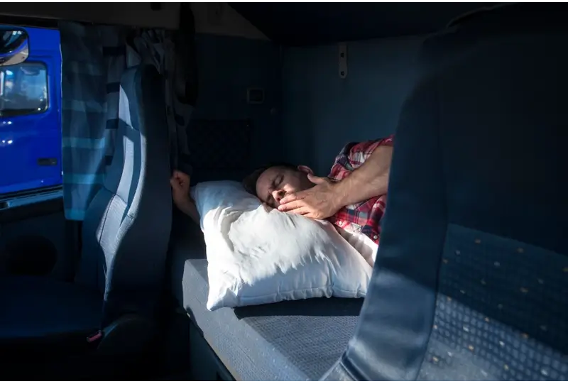 How to Get Quality Sleep While Traveling: Choosing The Right Accommodation