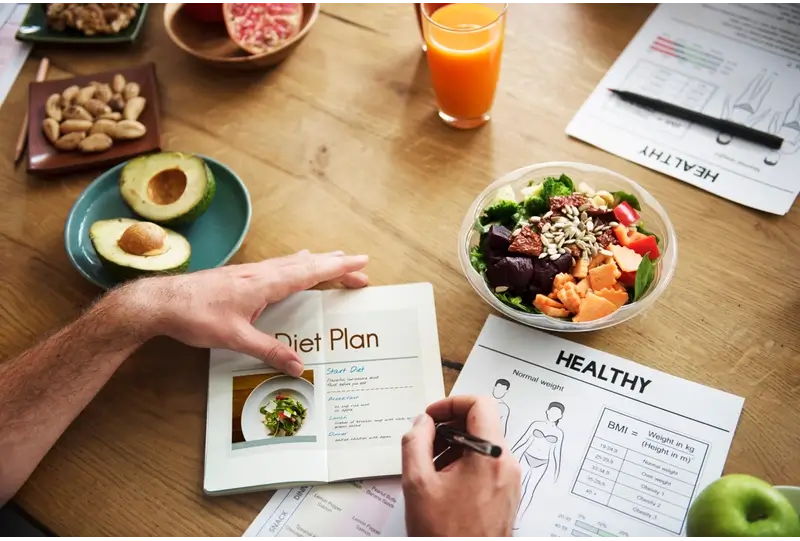 Helpful Tips To Stop Motion Sickness While Traveling: Dietary Adjustments