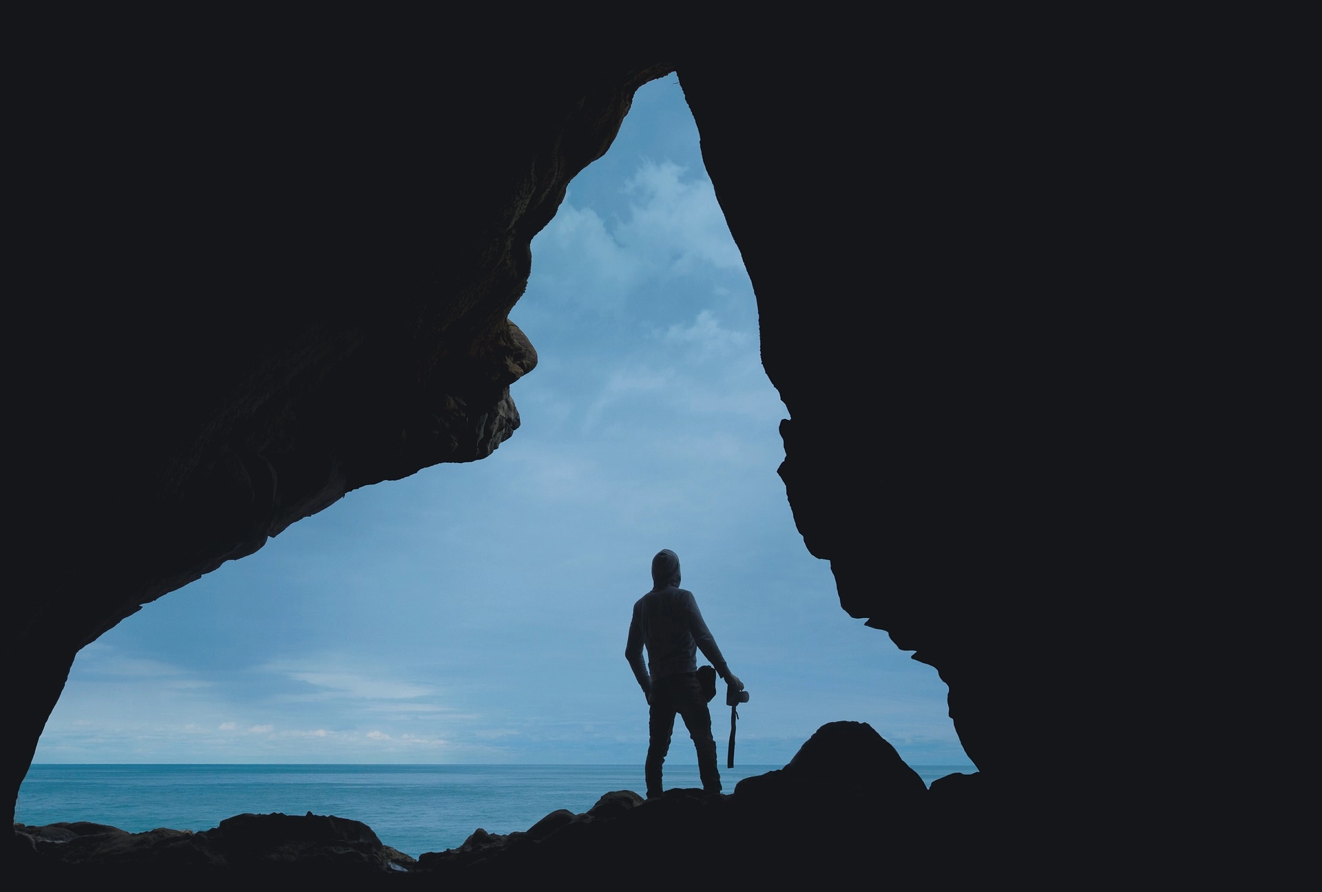 9 Shocking Disadvantages of Travelling Alone_Feature_Image