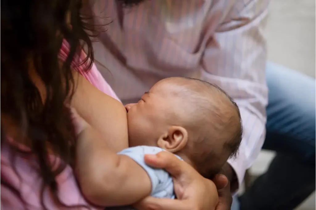 Helpful Tips for Traveling With a Baby: Feeding On The Go
